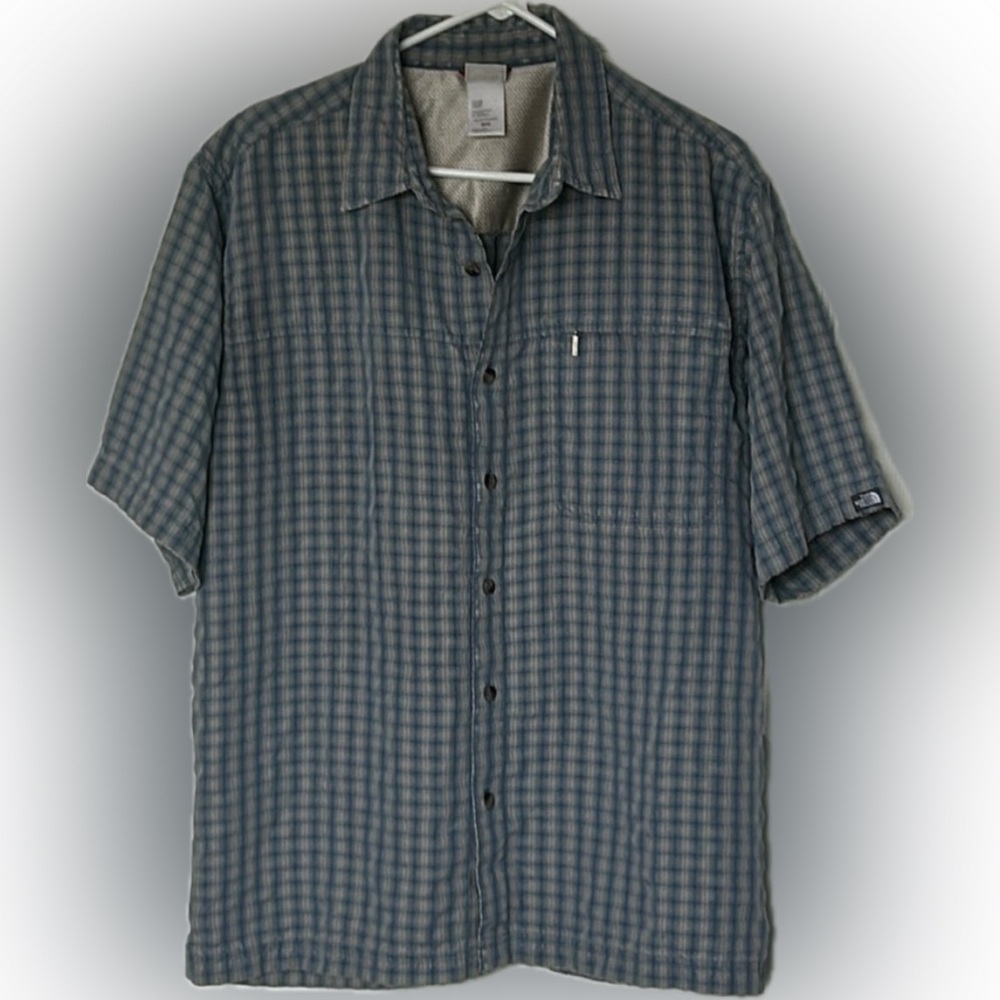 North Face Men’s Short Sleeve Shirt. Button up with Collar and Front Pocket  M